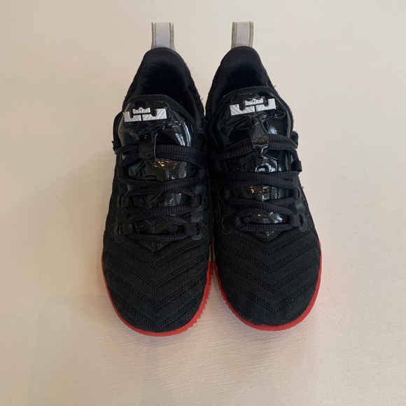 Kids Nike Lebron’s (size US 12) - Picture 2 of 9